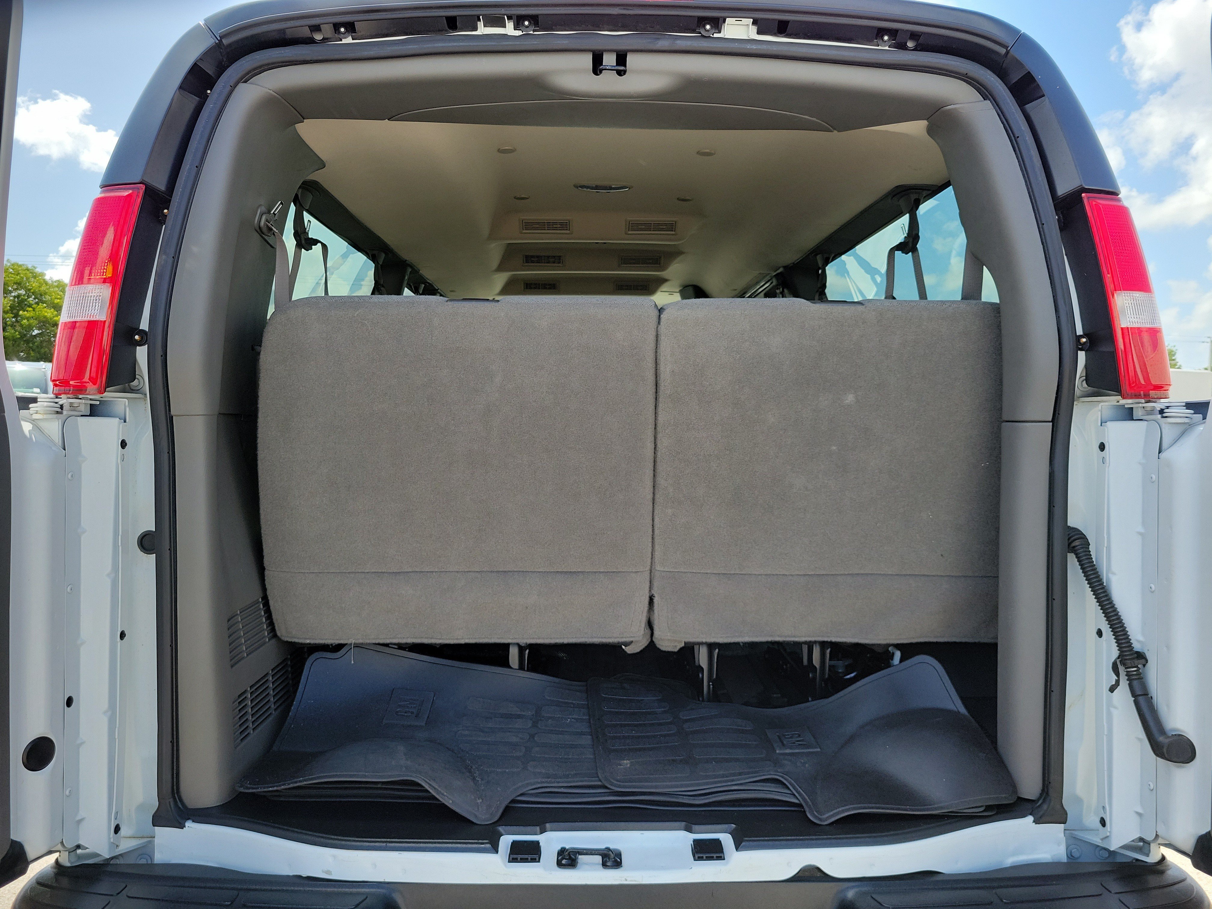 Used 2025 Chevrolet Express 3500 LT w/ LT Preferred Equipment Group RWD image 15