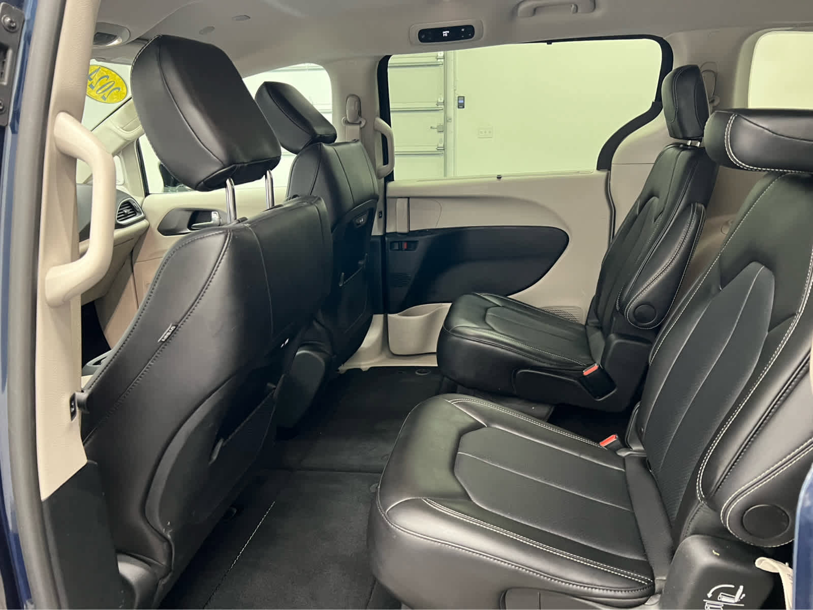 Used 2024 Chrysler Pacifica Touring-L image 31