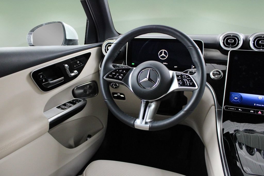 Used 2025 Mercedes-Benz GLC 300 image 18
