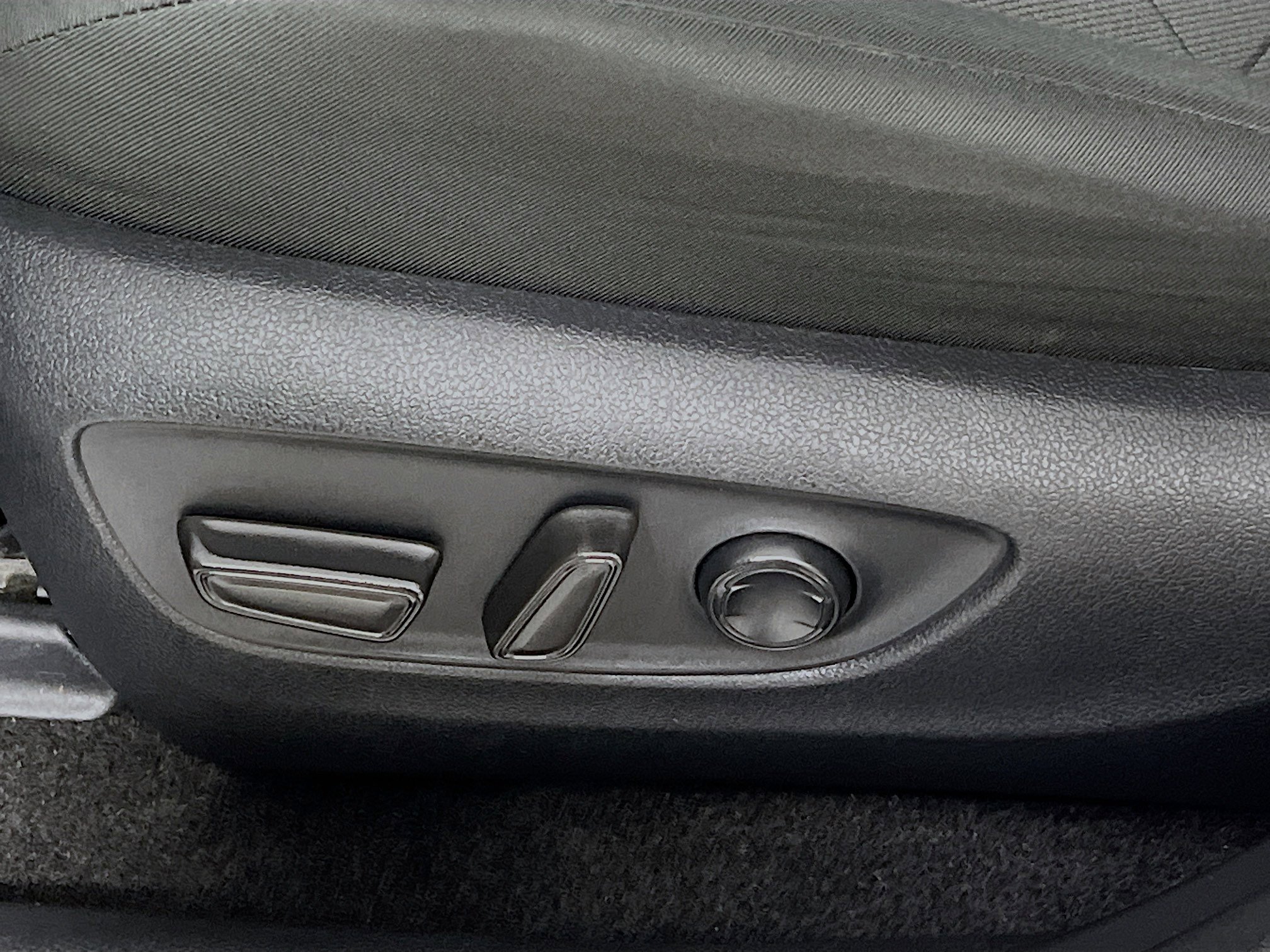 Used 2020 Toyota RAV4 XLE w/ Convenience Package image 16