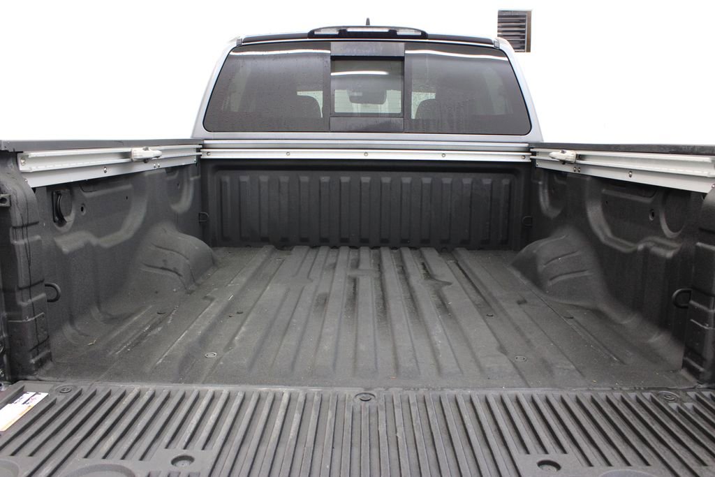 Used 2024 Nissan Titan SV w/ SV Convenience Package image 29