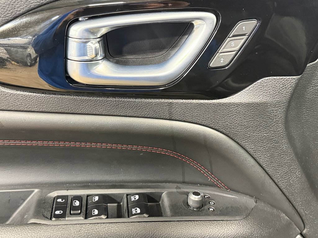 Used 2023 Jeep Compass Trailhawk w/ Trailhawk Elite Group image 18