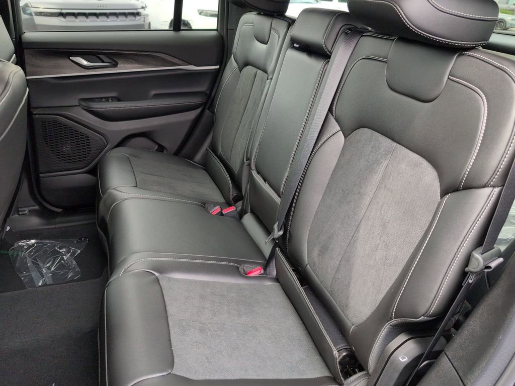 New 2026 Jeep Grand Cherokee Altitude RWD image 23