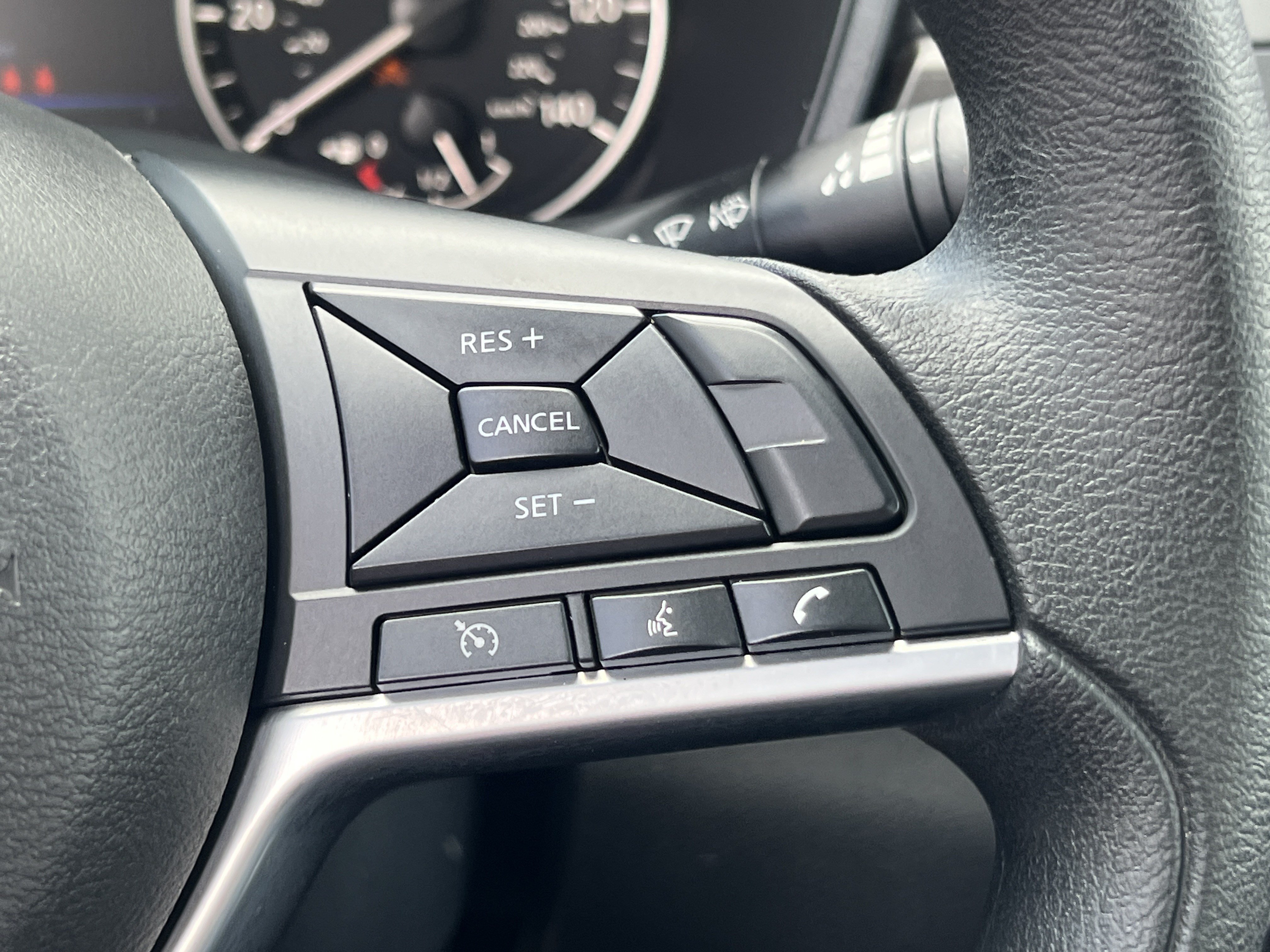 Used 2025 Nissan Altima 2.5 SV FWD image 32