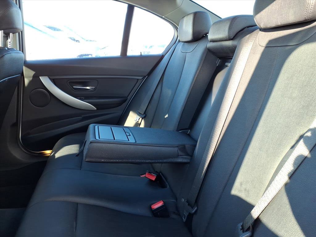 Used 2017 BMW 320i xDrive Sedan image 9
