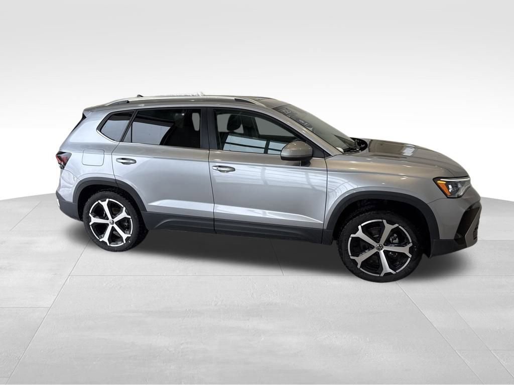 Used 2025 Volkswagen Taos SEL image 8