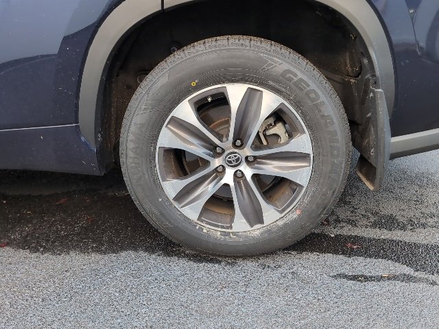 Used 2023 Toyota Highlander XLE image 11