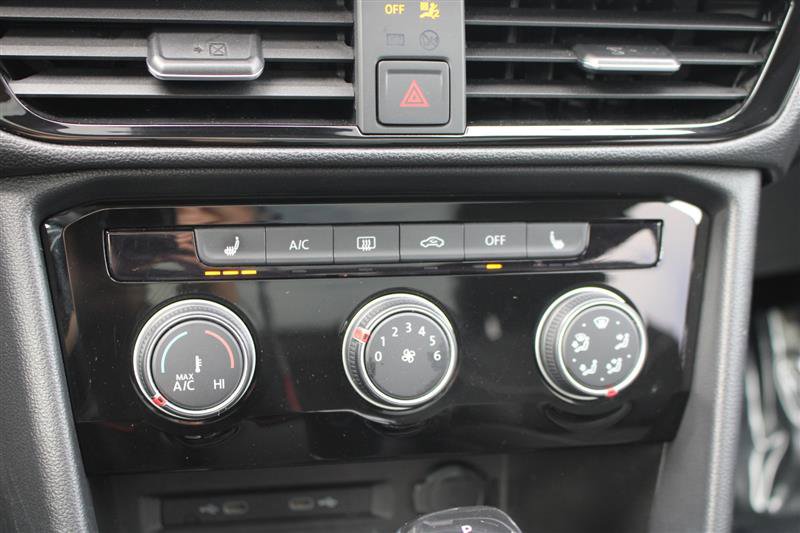 Used 2023 Volkswagen Taos SE w/ Panoramic Sunroof Package image 18