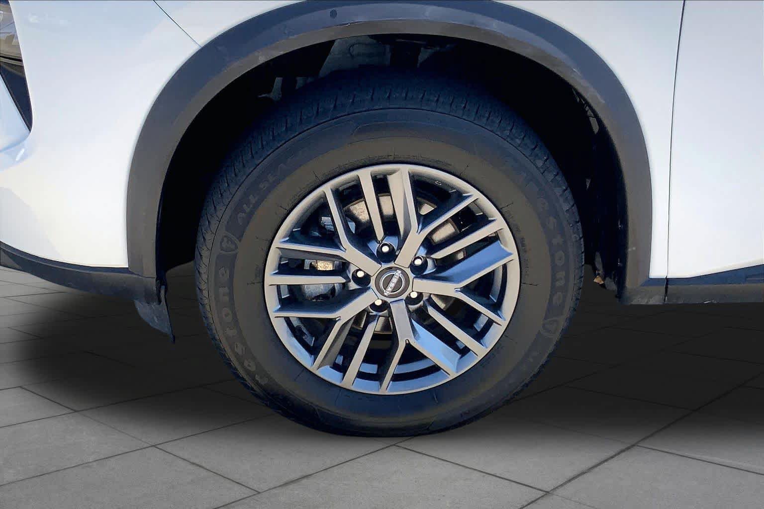 Used 2024 Nissan Rogue S AWD/4WD image 11