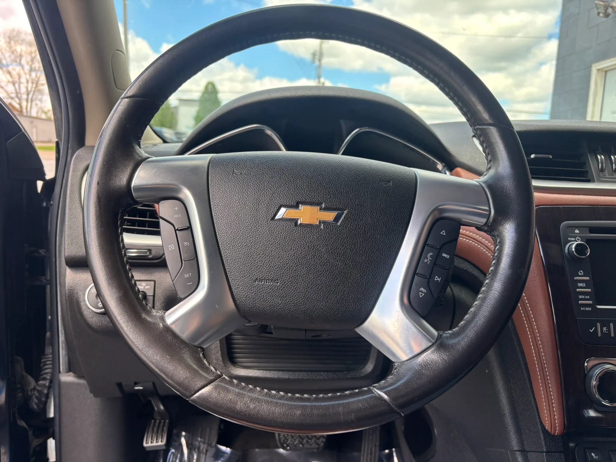 Used 2015 Chevrolet Traverse LT image 22
