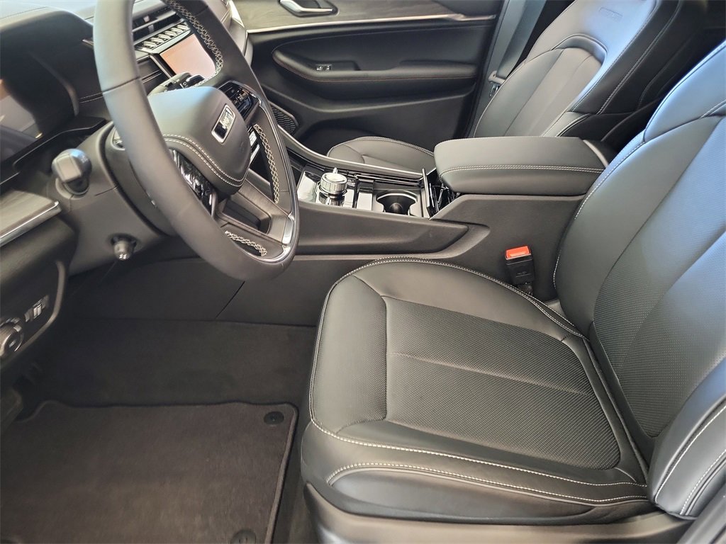 New 2025 Jeep Grand Cherokee Overland w/ Trailer Tow Package image 9