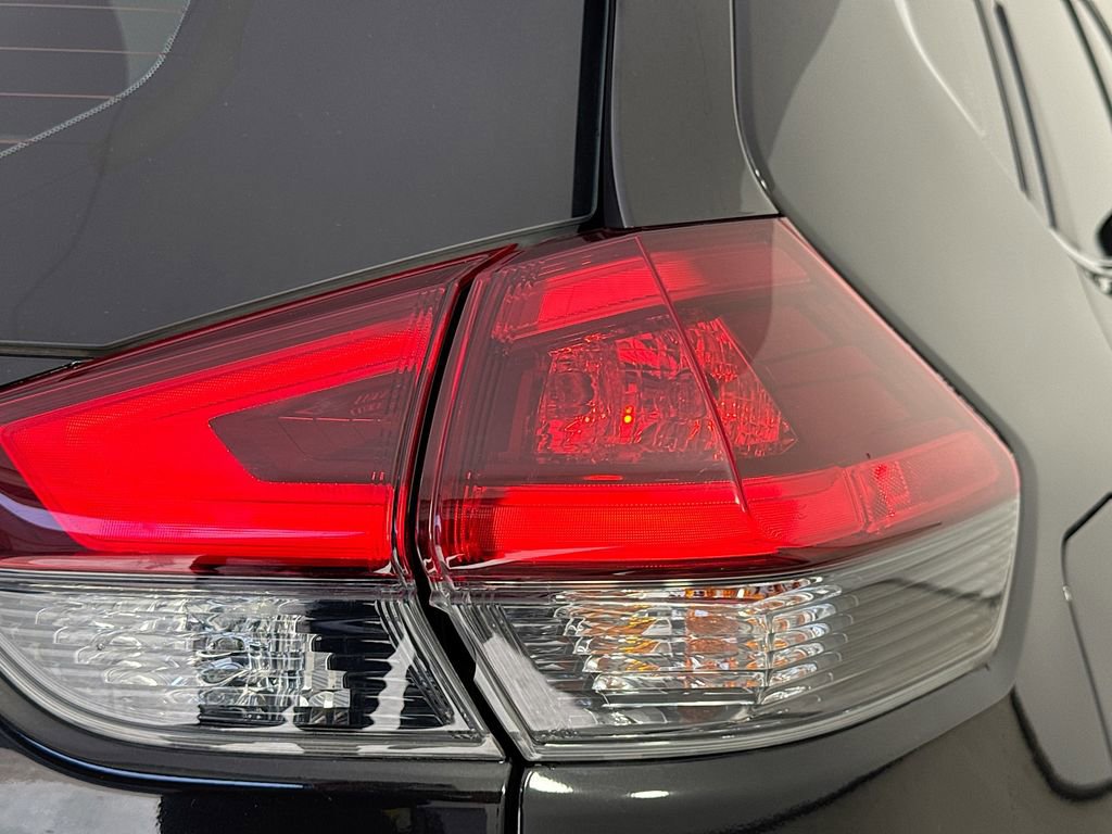 Used 2018 Nissan Rogue S FWD image 31
