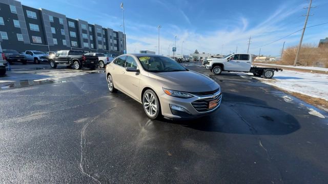 Used 2024 Chevrolet Malibu LT image 2
