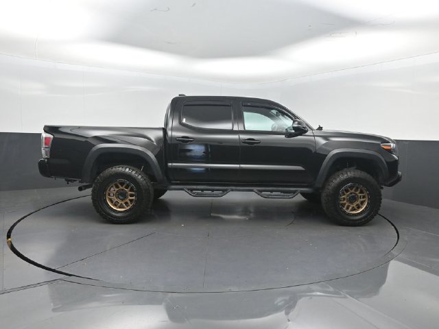 Used 2023 Toyota Tacoma TRD Off-Road AWD/4WD image 32