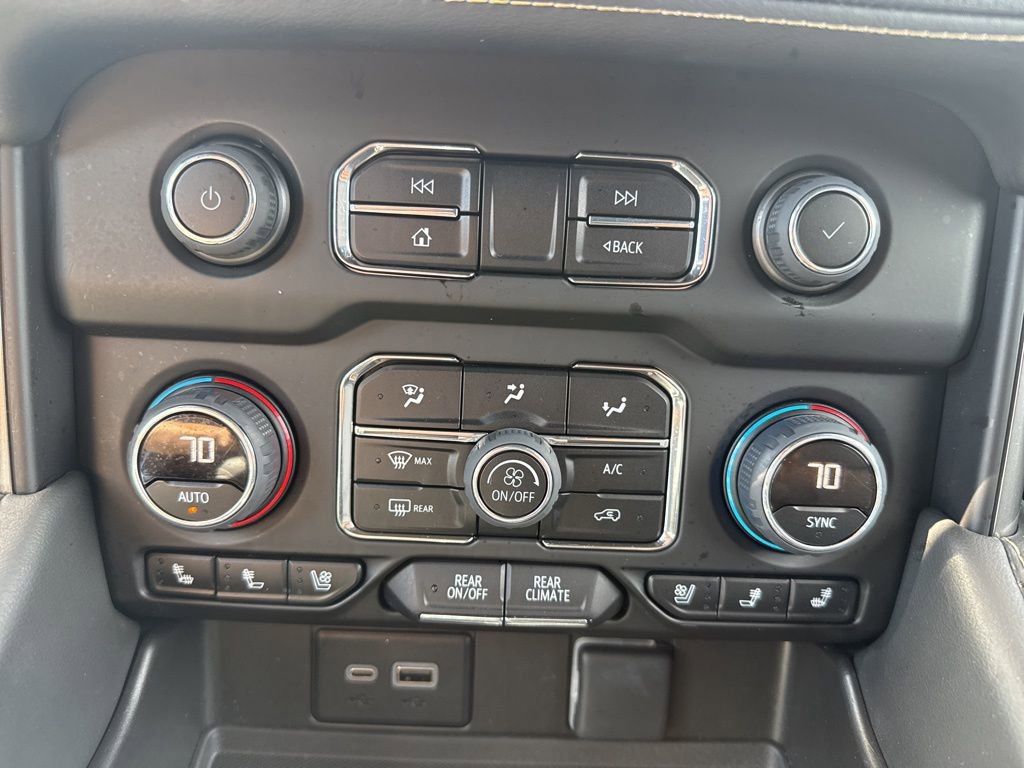 Used 2023 Chevrolet Suburban Premier image 23