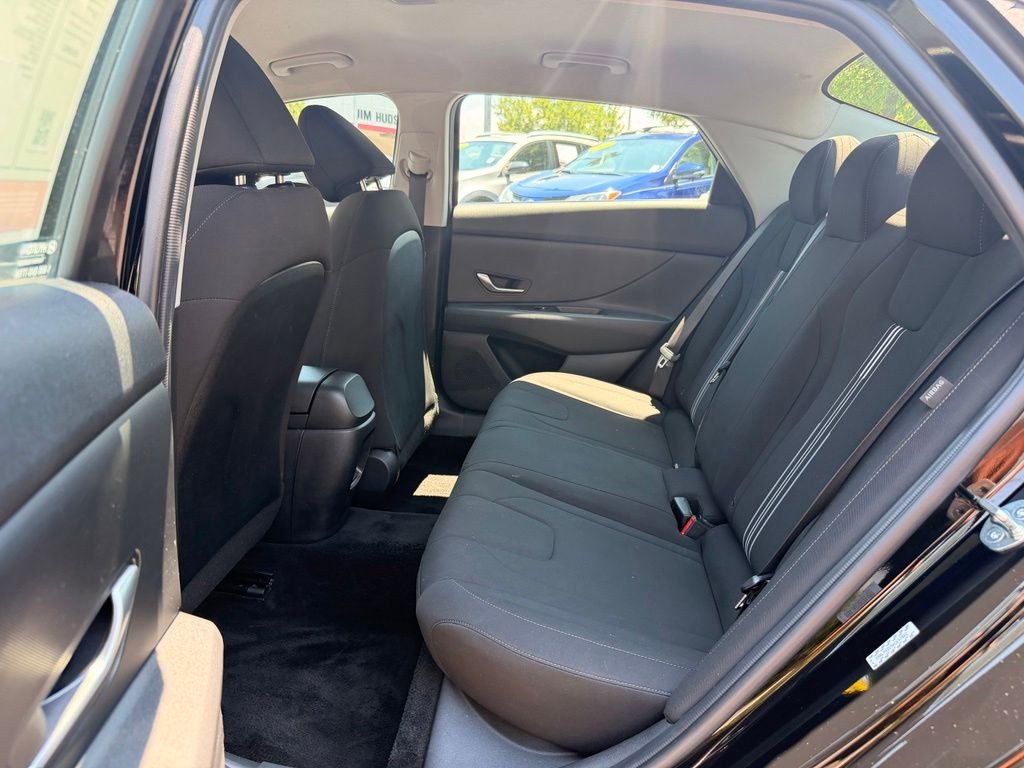 Used 2024 Hyundai Elantra SEL FWD image 11