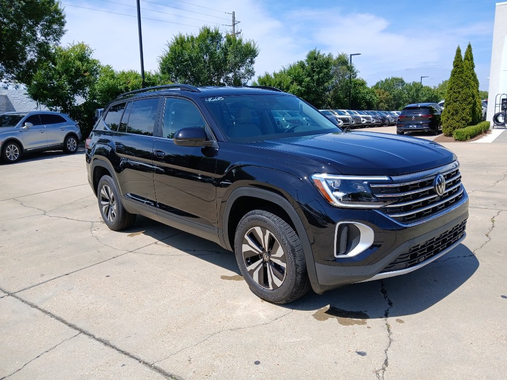 New 2026 Volkswagen Atlas SE FWD image 1