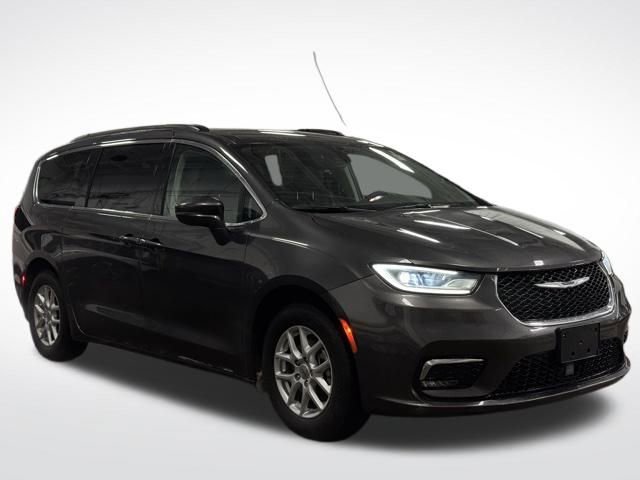 Used 2022 Chrysler Pacifica Touring-L image 4