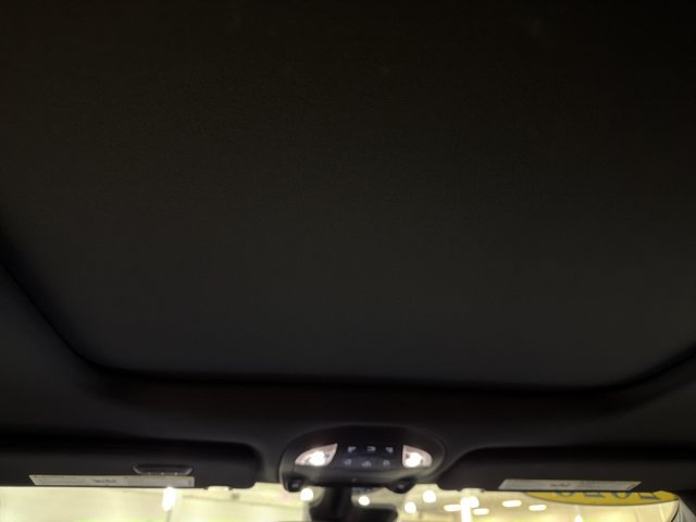 Used 2026 Chrysler Pacifica Limited FWD image 27