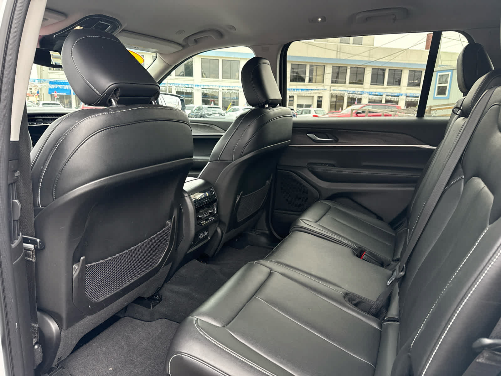 Used 2023 Jeep Grand Cherokee L Limited AWD/4WD image 12