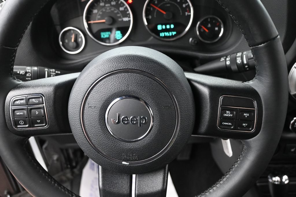 Used 2016 Jeep Wrangler Unlimited Sahara w/ Connectivity Group AWD/4WD image 30