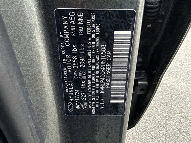 Used 2024 Hyundai Elantra Limited image 30