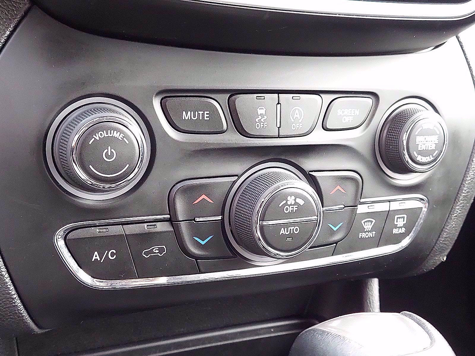 Certified 2019 Jeep Cherokee Limited image 16