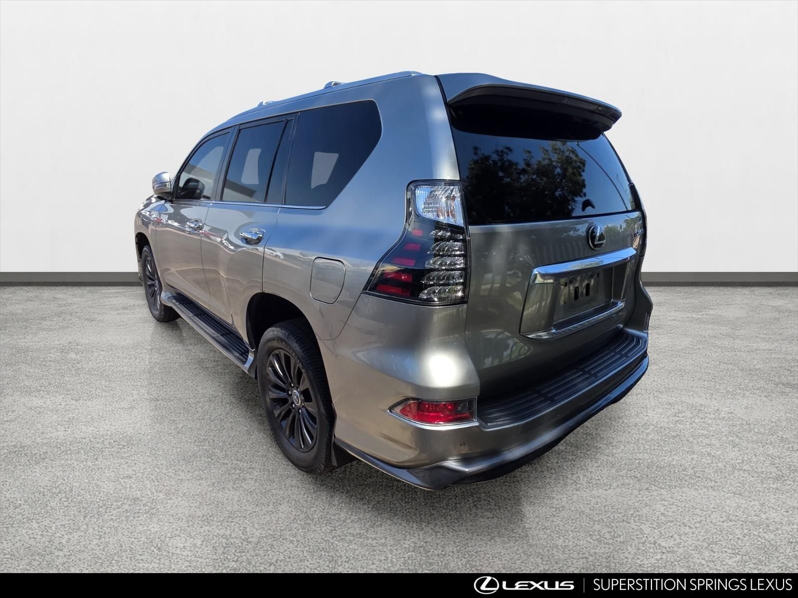 Used 2023 Lexus GX 460 Premium w/ Accessory Package AWD/4WD image 4
