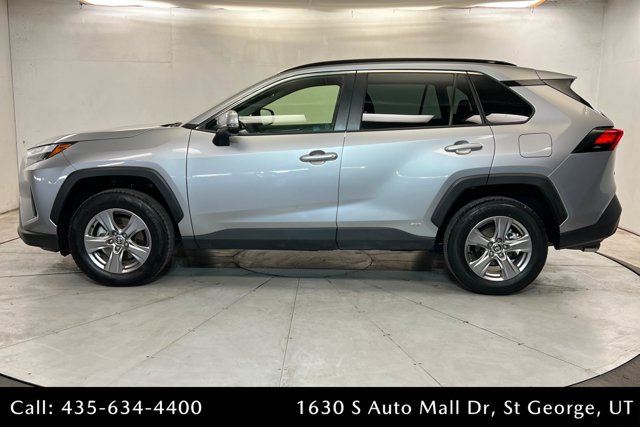 Used 2025 Toyota RAV4 LE AWD/4WD image 2