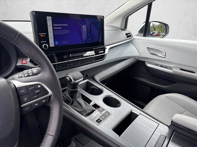 Used 2026 Toyota Sienna XLE FWD image 15
