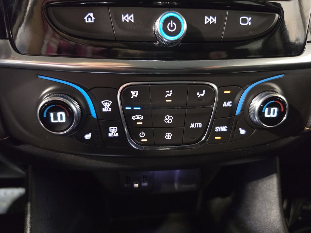 Used 2021 Chevrolet Traverse LT FWD image 16