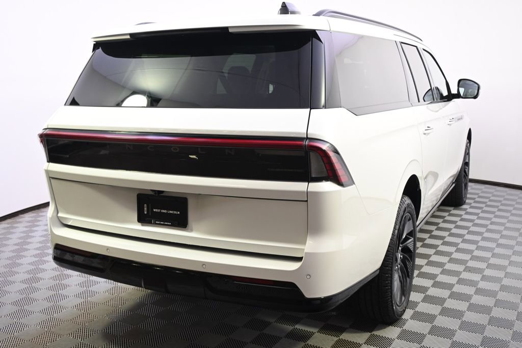 New 2026 Lincoln Navigator L Reserve w/ Jet Appearance Package image 6