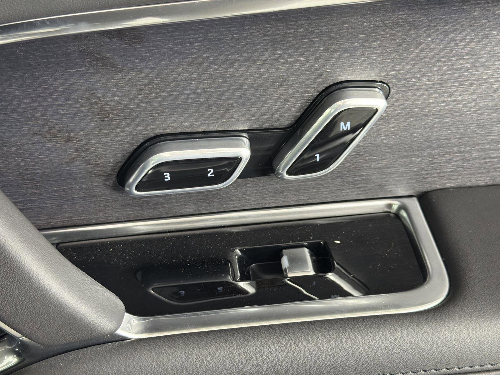 New 2025 Land Rover Range Rover Long Wheelbase SE image 33