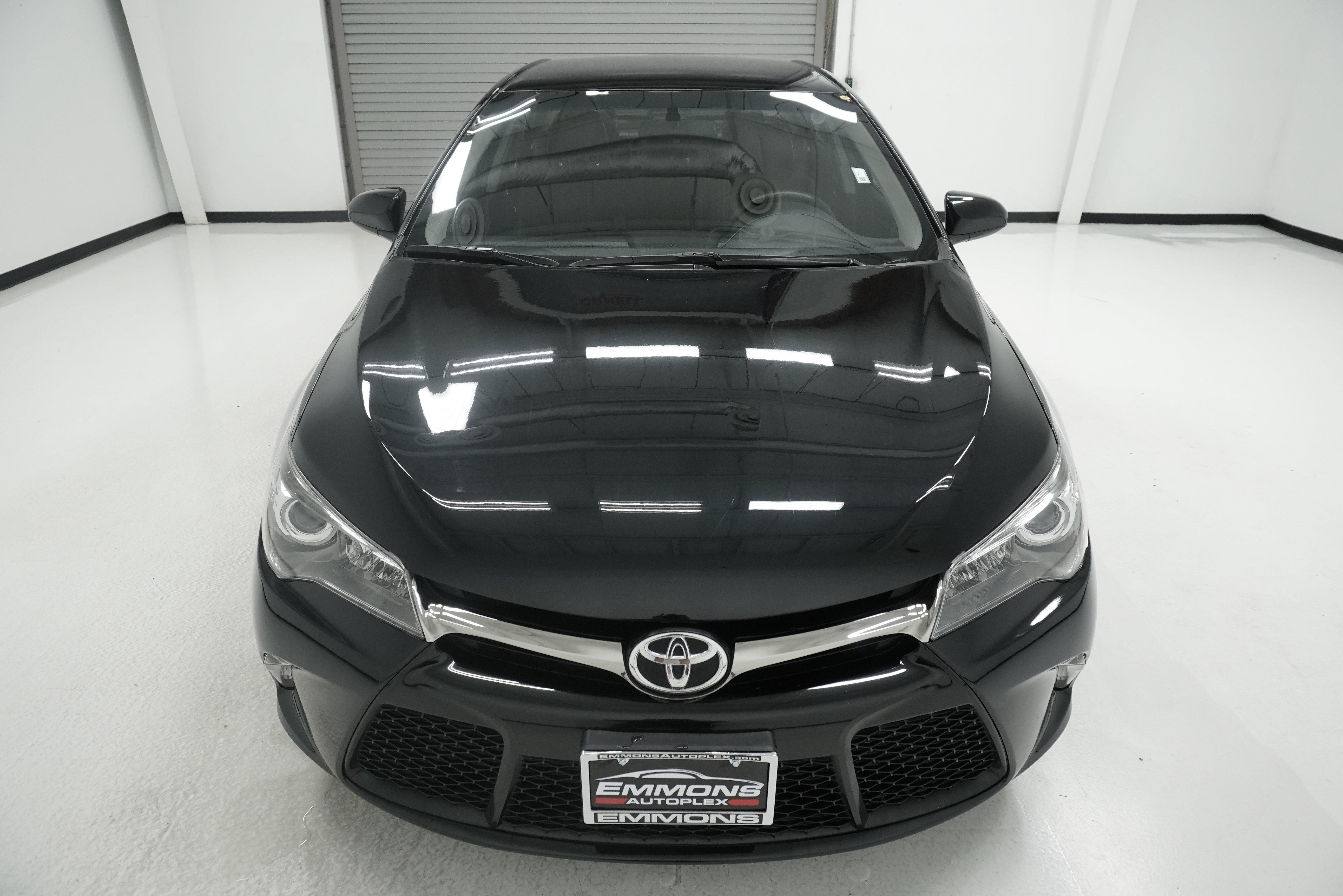 Used 2016 Toyota Camry SE FWD image 2