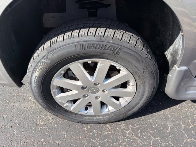 Used 2016 Chrysler Town & Country Touring FWD image 5