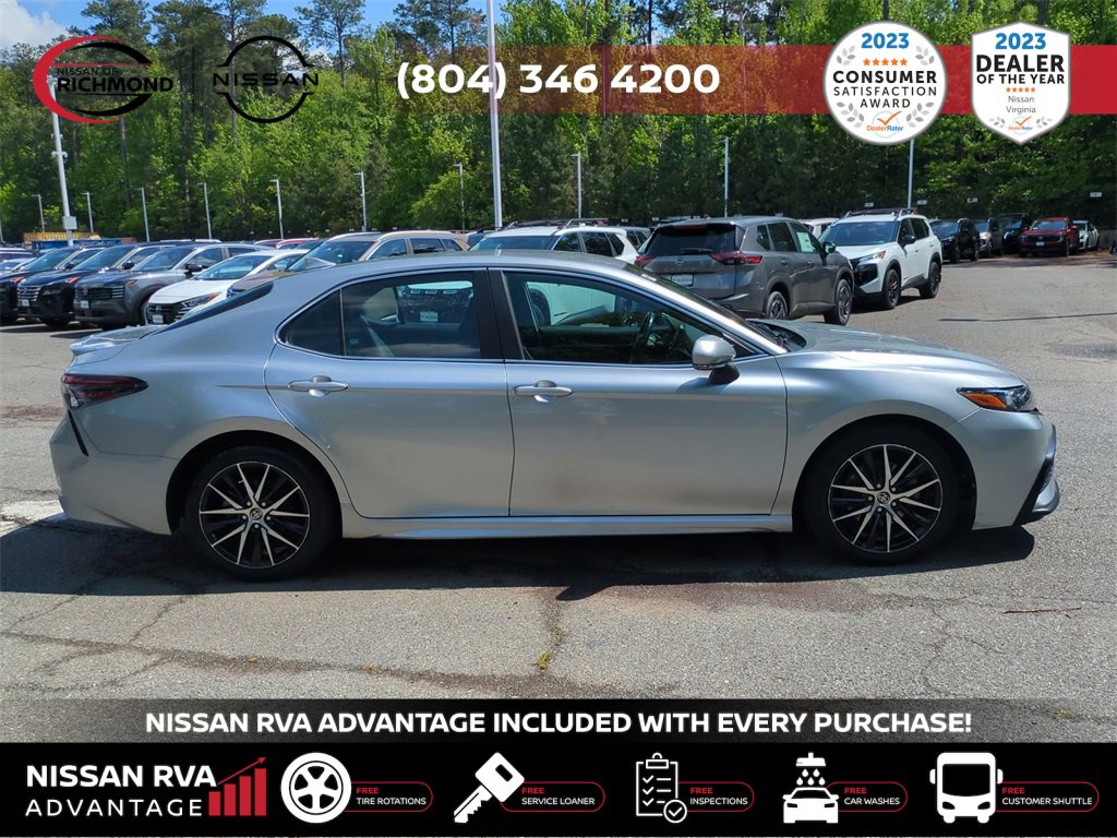 Used 2022 Toyota Camry SE image 4