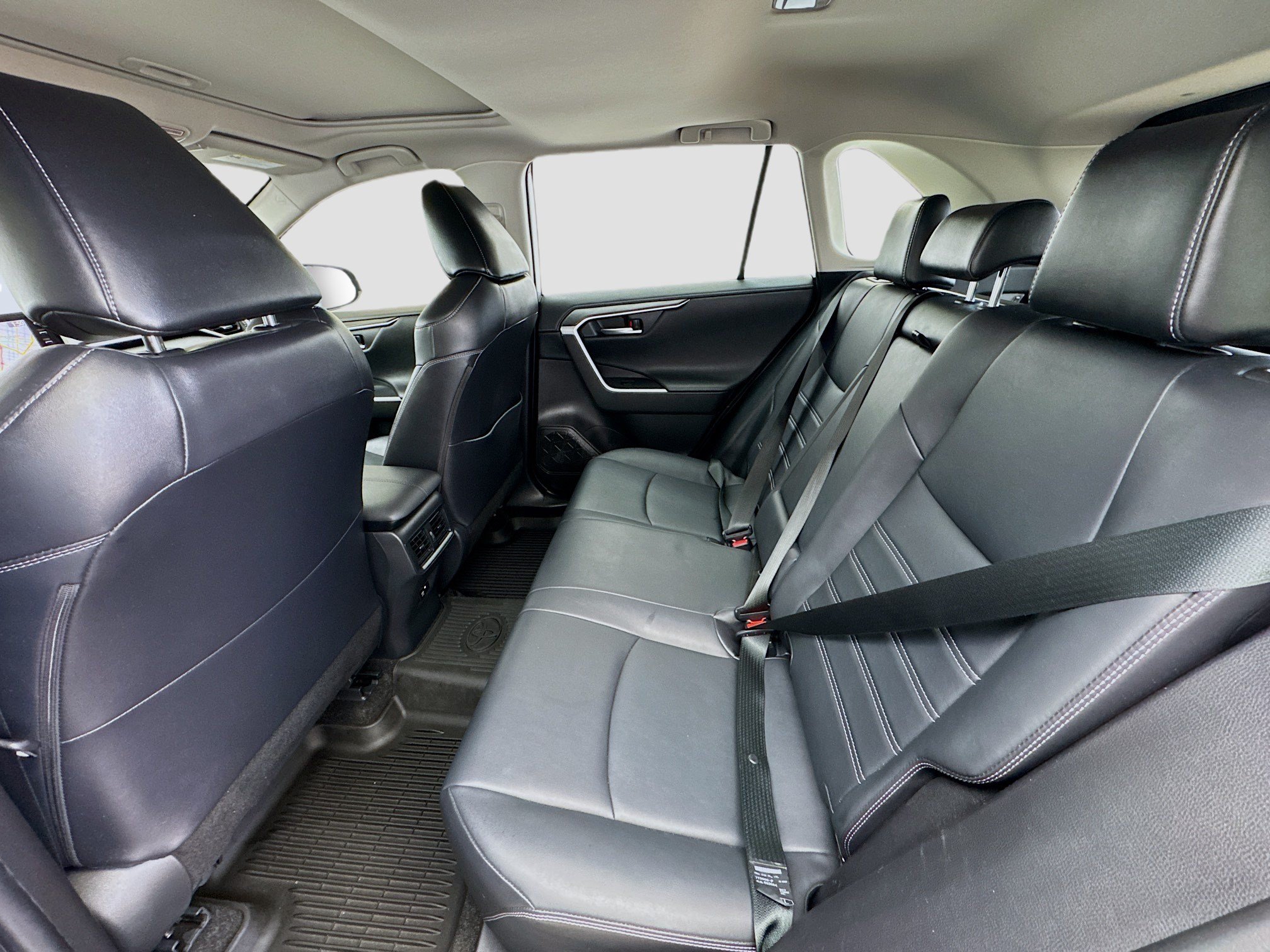 Used 2021 Toyota RAV4 Limited w/ Carpet Mat Package (TMS) FWD image 16
