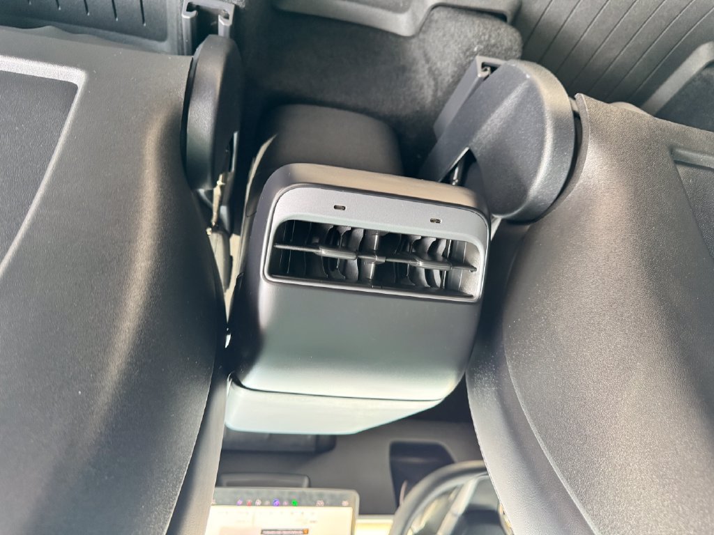 Used 2024 Tesla Model Y Long Range RWD image 14