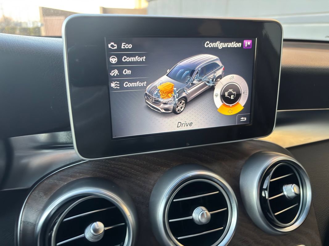 Used 2019 Mercedes-Benz GLC 350e 4MATIC image 29