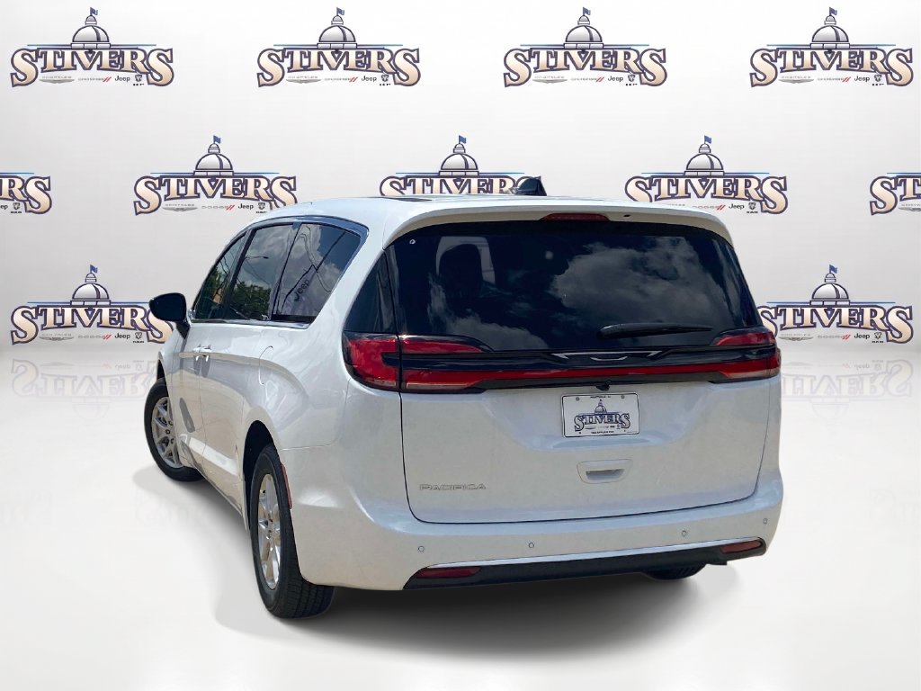 New 2027 Chrysler Pacifica Select w/ Family Tech Group FWD image 4