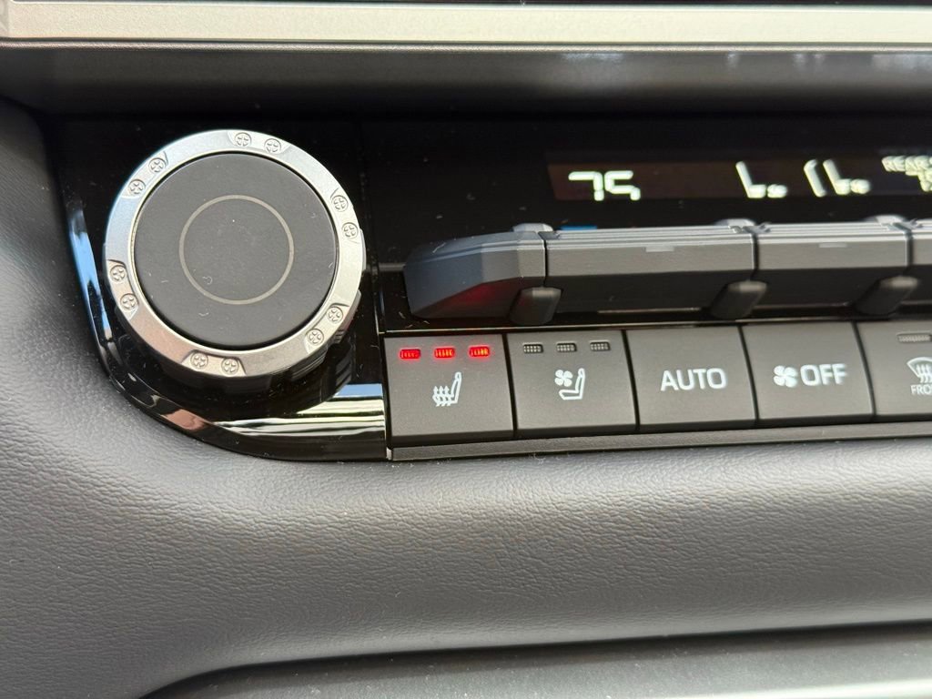 New 2025 Toyota Sequoia Platinum image 31