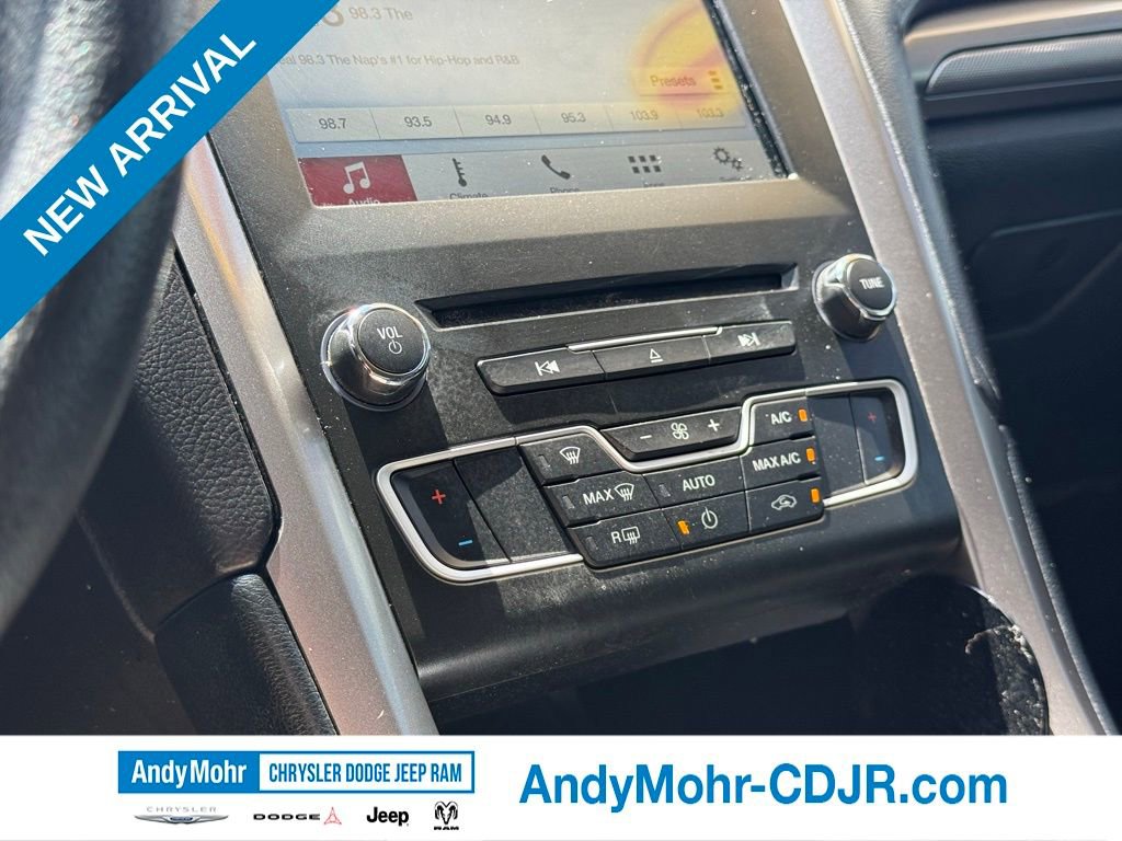 Used 2017 Ford Fusion SE w/ Fusion SE Technology Package FWD image 21