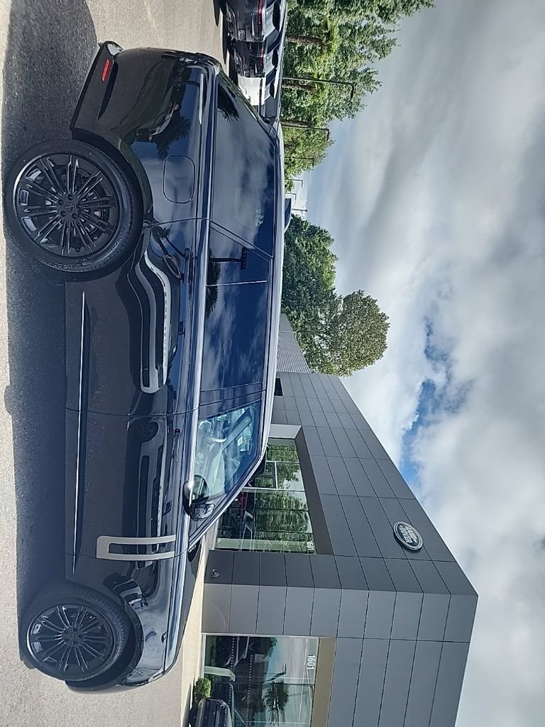 New 2026 Land Rover Range Rover Long Wheelbase SE AWD/4WD image 8