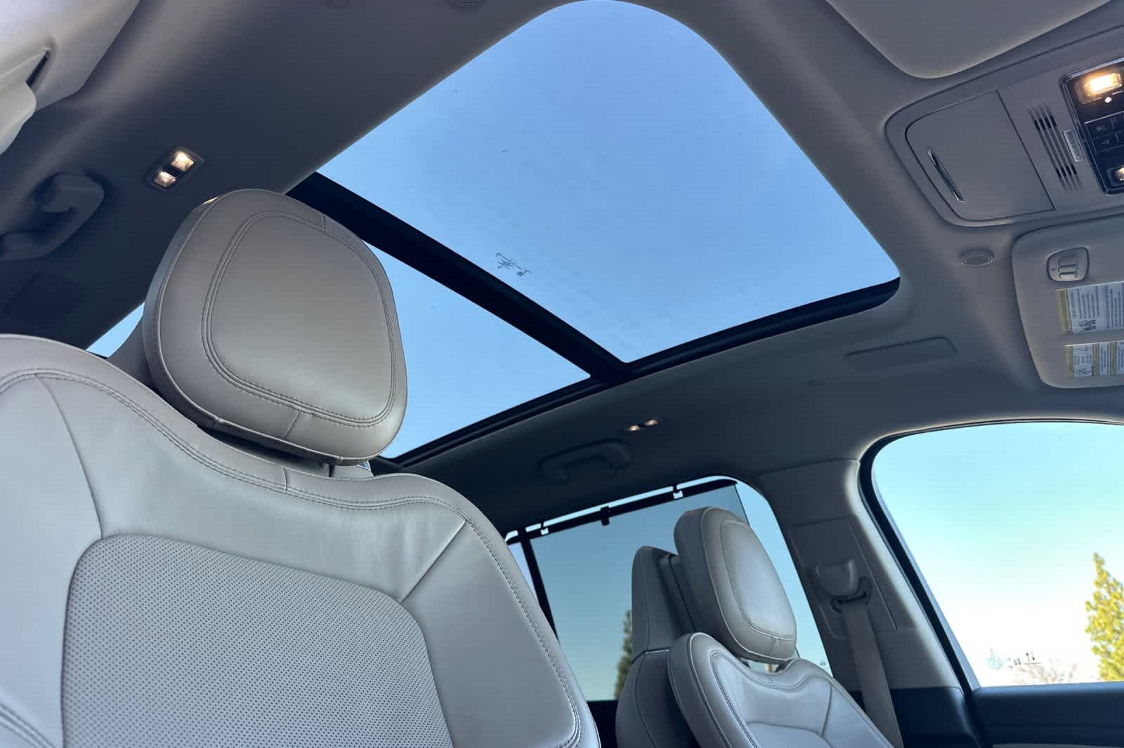 Used 2022 Lincoln Aviator Reserve w/ Equipment Group 201A image 19