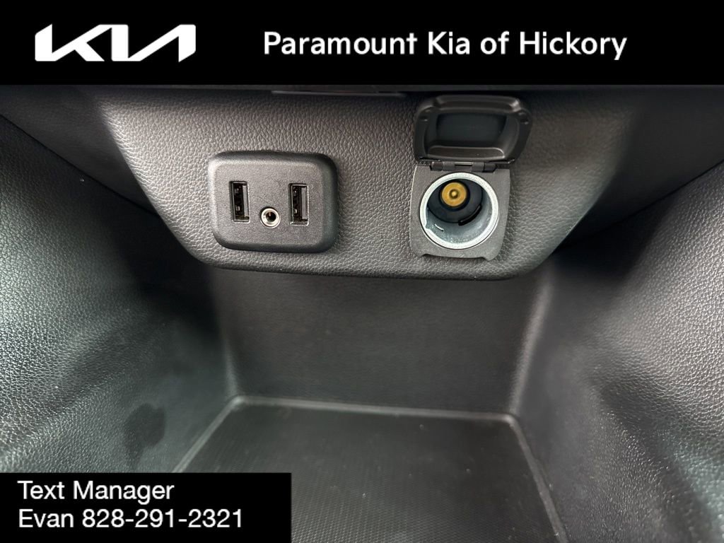 Used 2021 Chevrolet Traverse LT image 29