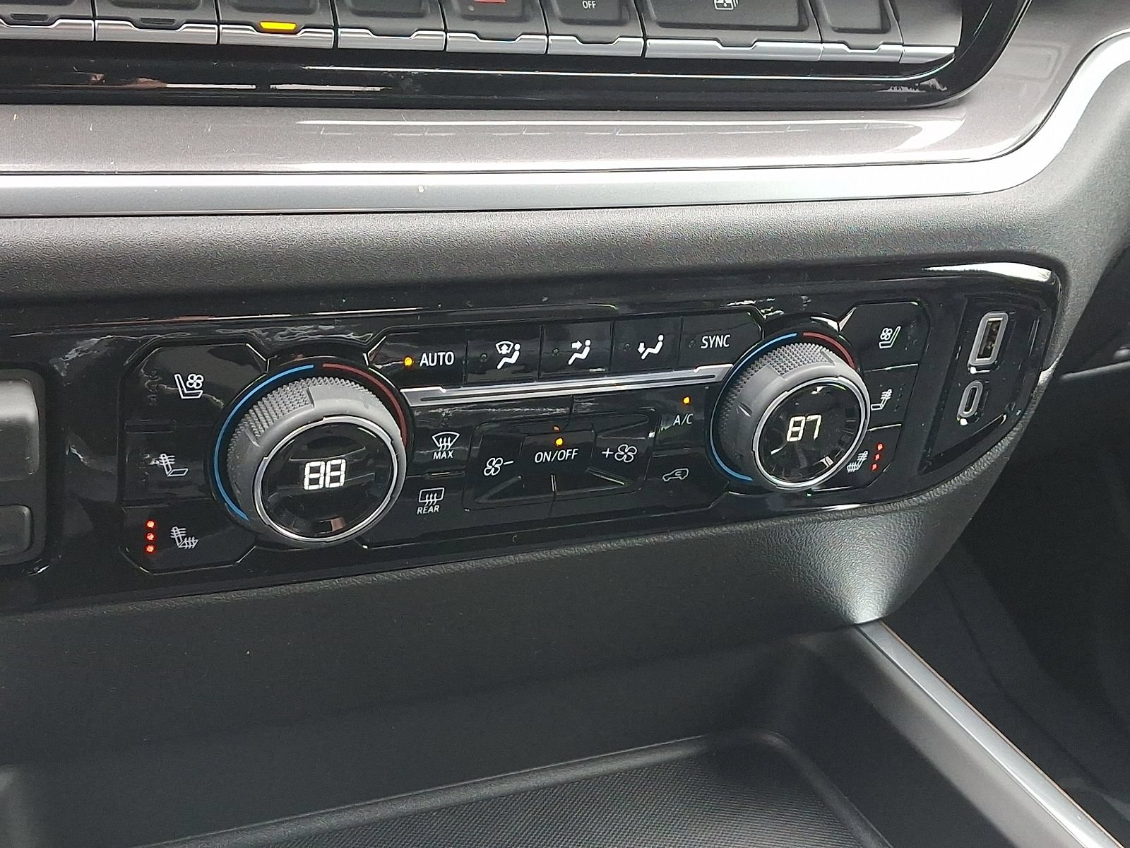 New 2026 Chevrolet Silverado 3500 High Country w/ Technology Package AWD/4WD image 16