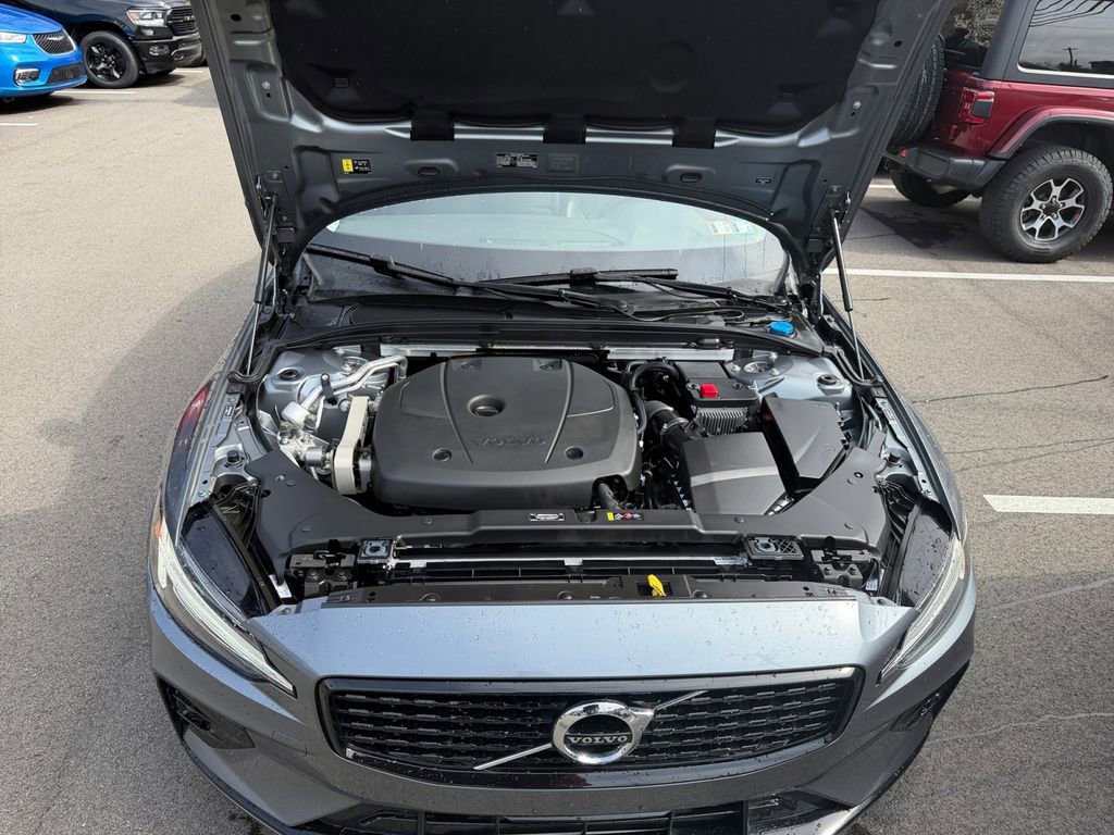 Used 2021 Volvo S60 T5 Momentum image 31