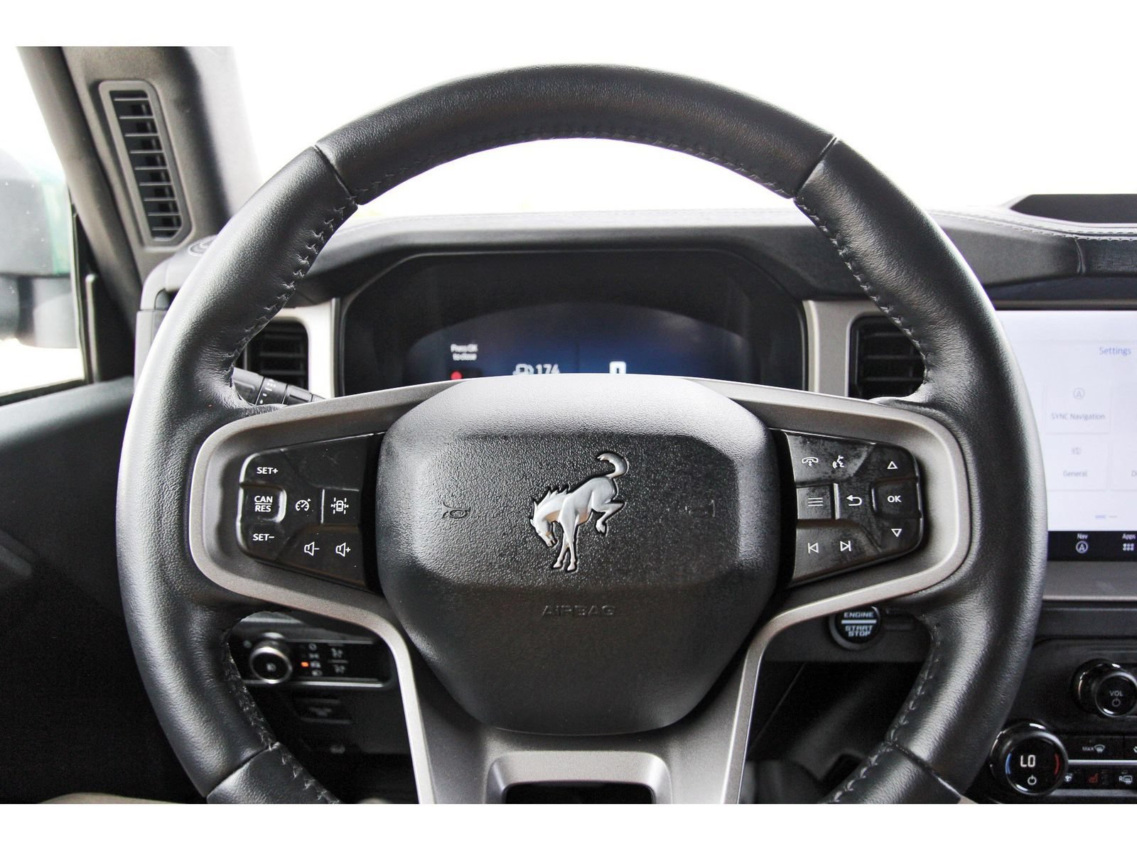 Used 2025 Ford Bronco Outer Banks AWD/4WD image 16