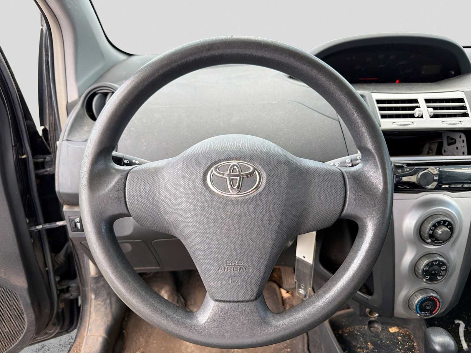 Used 2007 Toyota Yaris 2-Door Hatchback FWD image 9