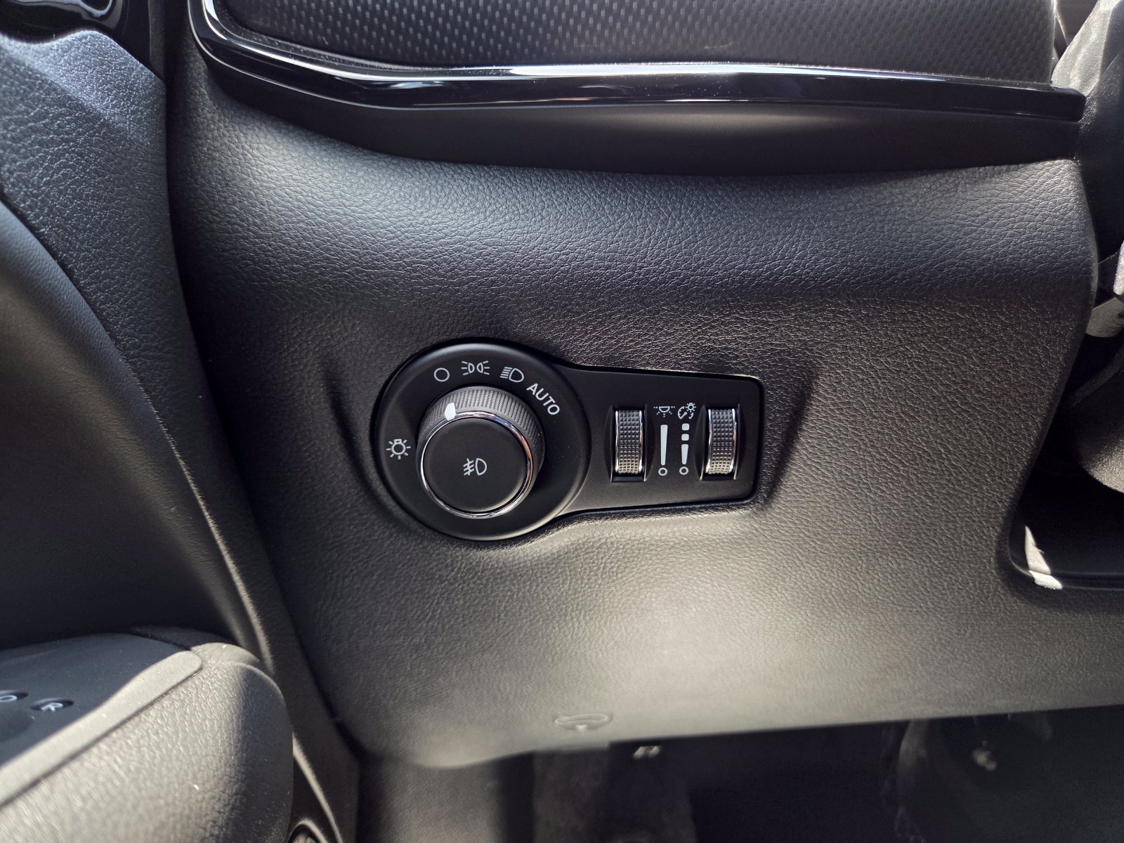 New 2026 Jeep Compass Latitude AWD/4WD image 39